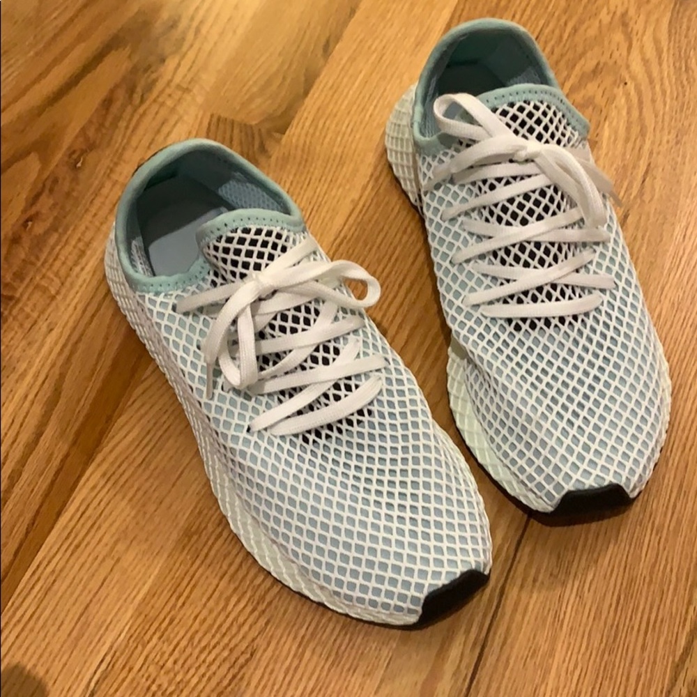 NWOT Adidas Deerupt Sneakers